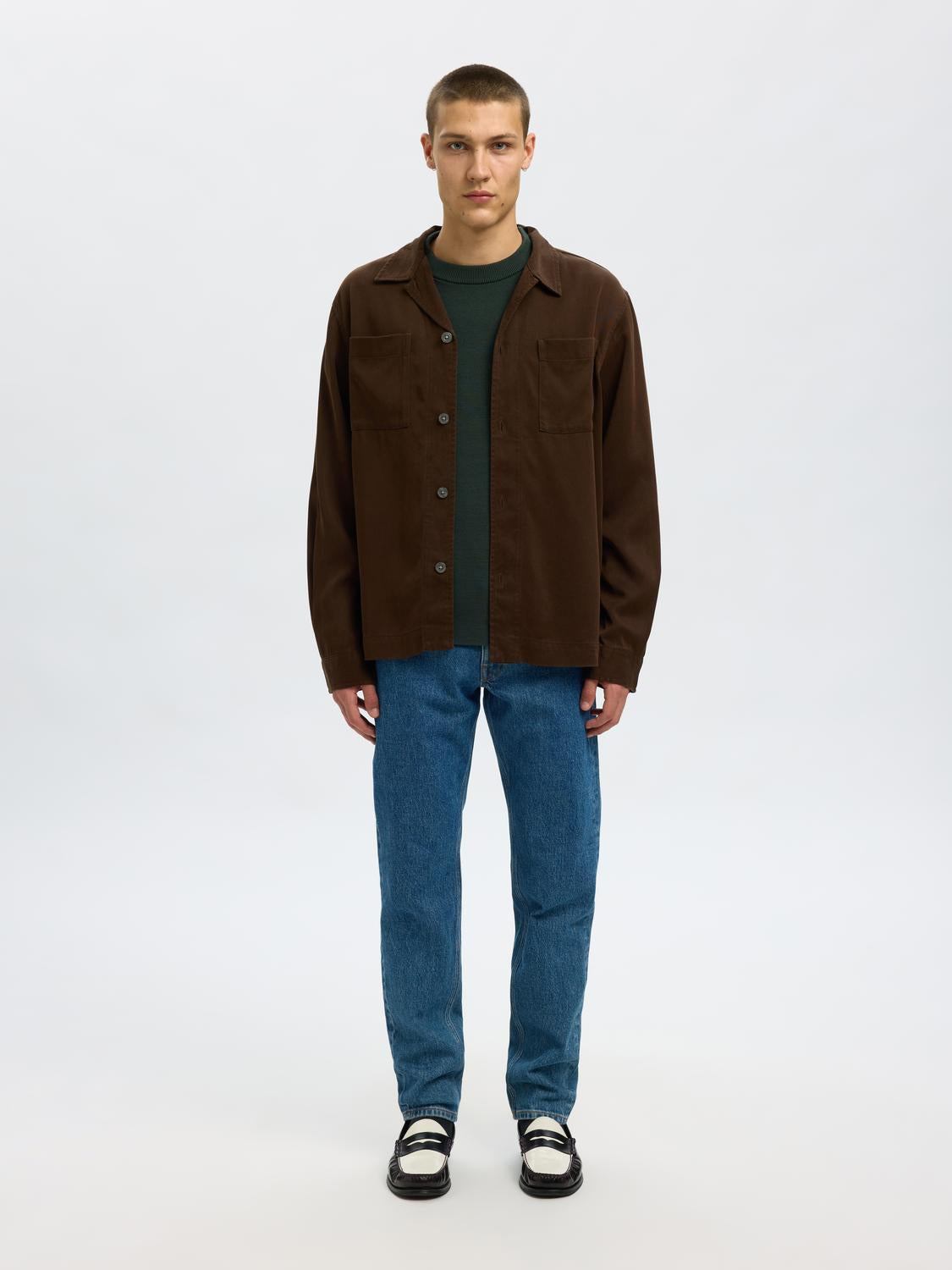 model_shot-front_full